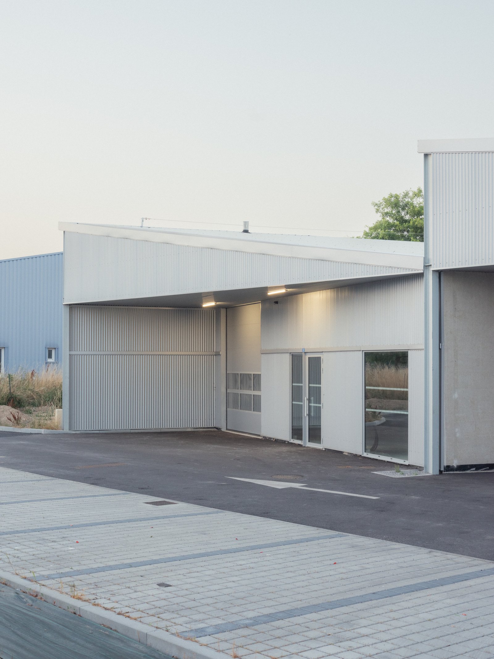 ateliers – saint-joachim – 2025 – EEUN ARCHITECTURE